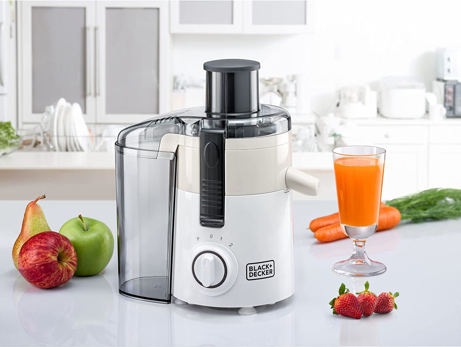 Black+Decker  Juicer Extractor with Large Feeding Chute 250W | in Bahrain | Home Appliance | Halabh.com